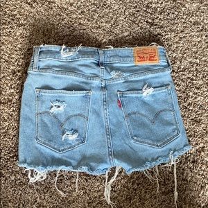 721 Self distressed Light wash Levi shorts